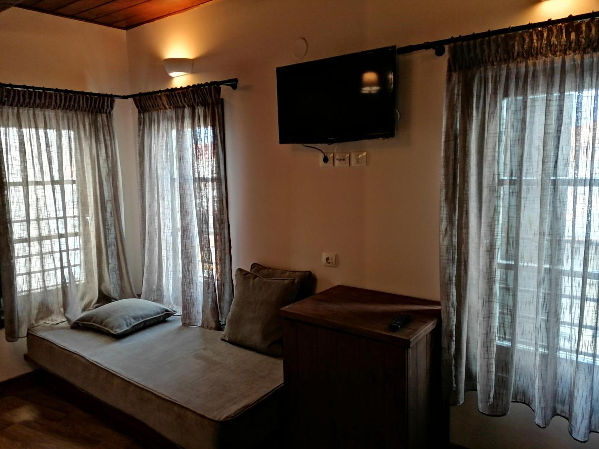 Riverbed Traditional Guest House Литохоро Номер фото